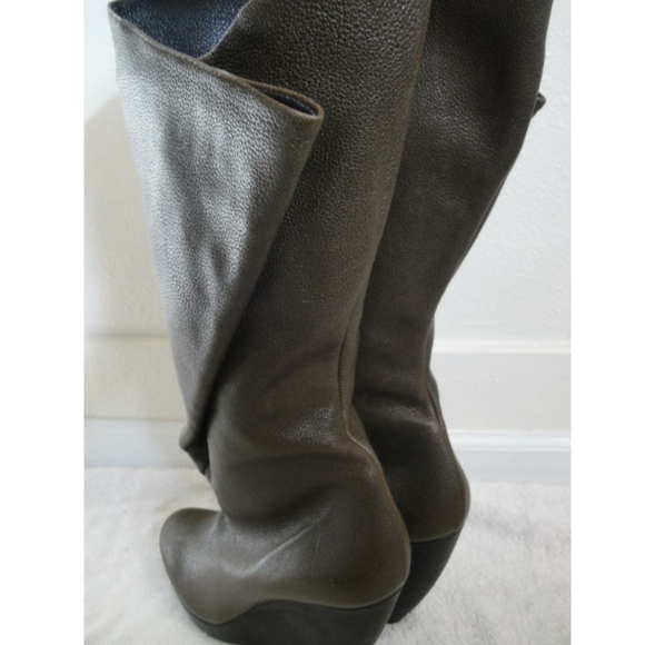 BALENCIAGA Limited Edition Platform Wedge Boots - Picture 6 of 14